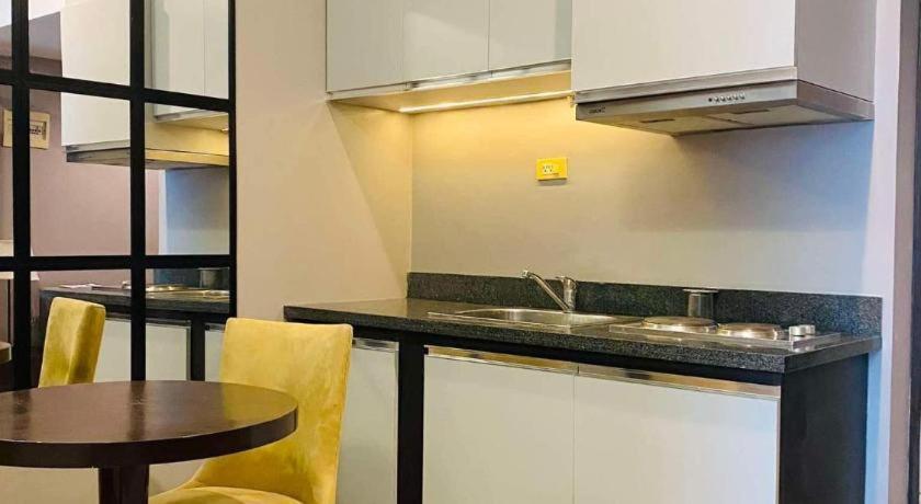 Mandaluyong Lancaster Hotel Manila מראה חיצוני תמונה
