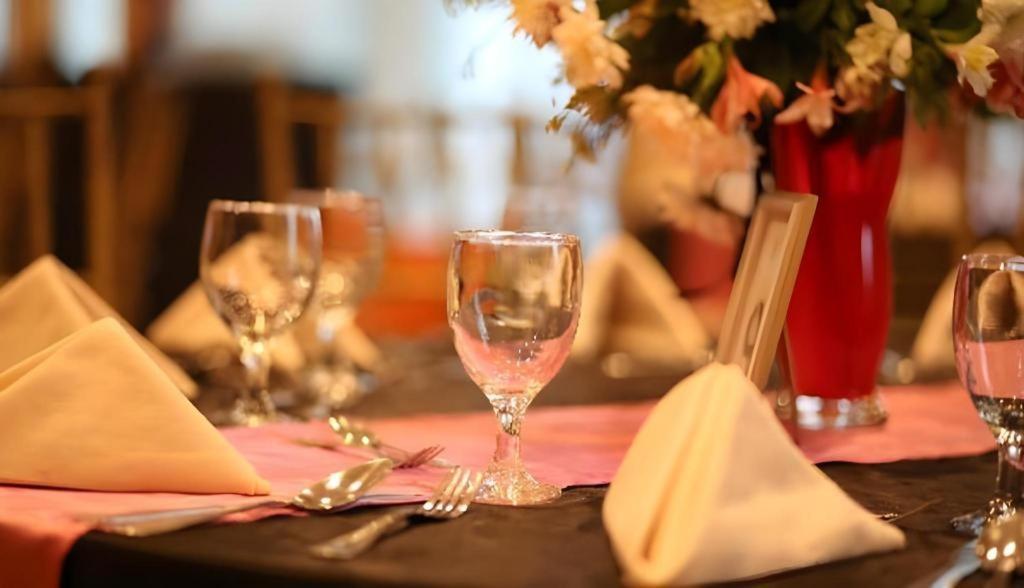 Mandaluyong Lancaster Hotel Manila מראה חיצוני תמונה