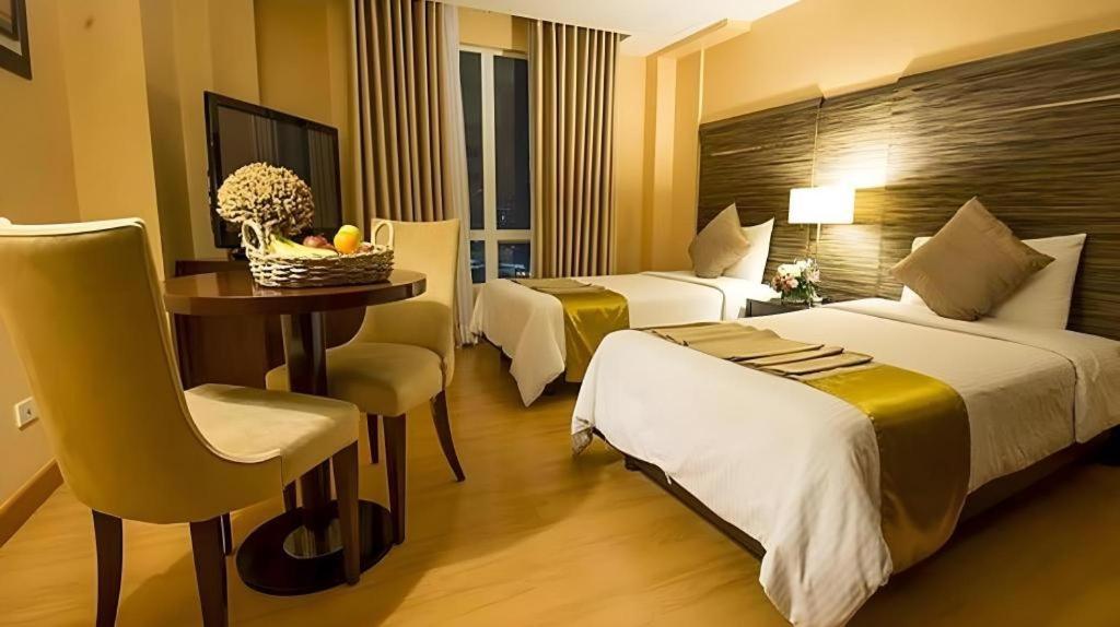 Mandaluyong Lancaster Hotel Manila מראה חיצוני תמונה