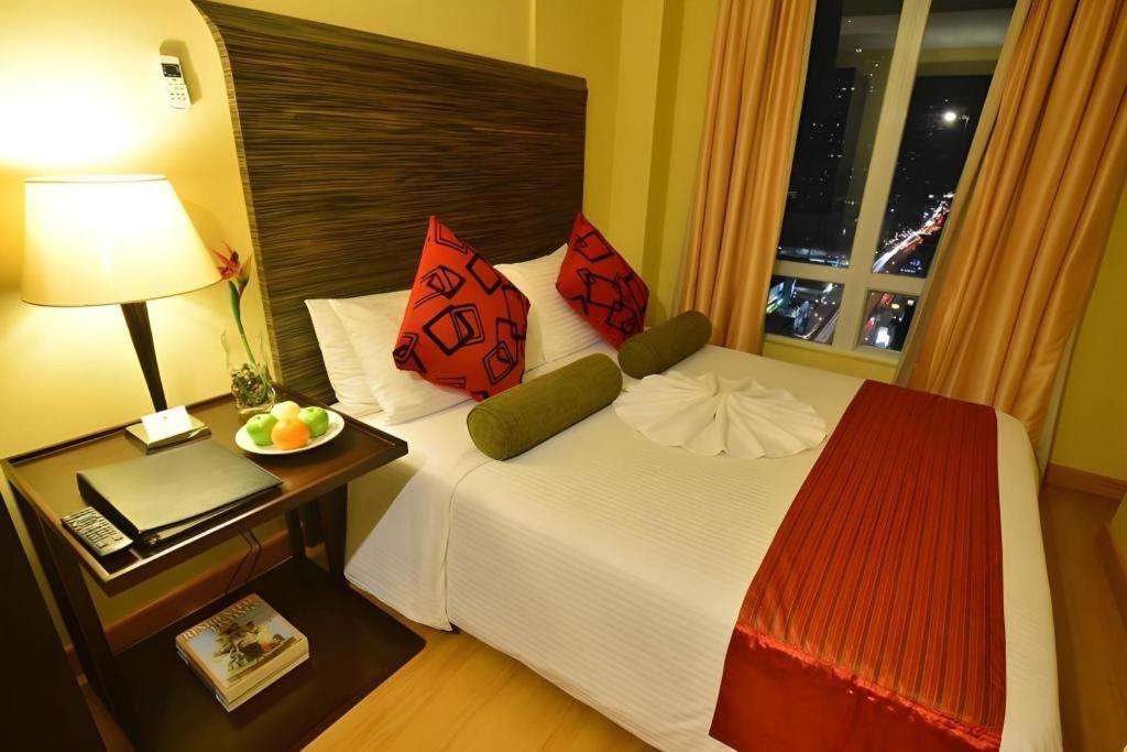 Mandaluyong Lancaster Hotel Manila מראה חיצוני תמונה