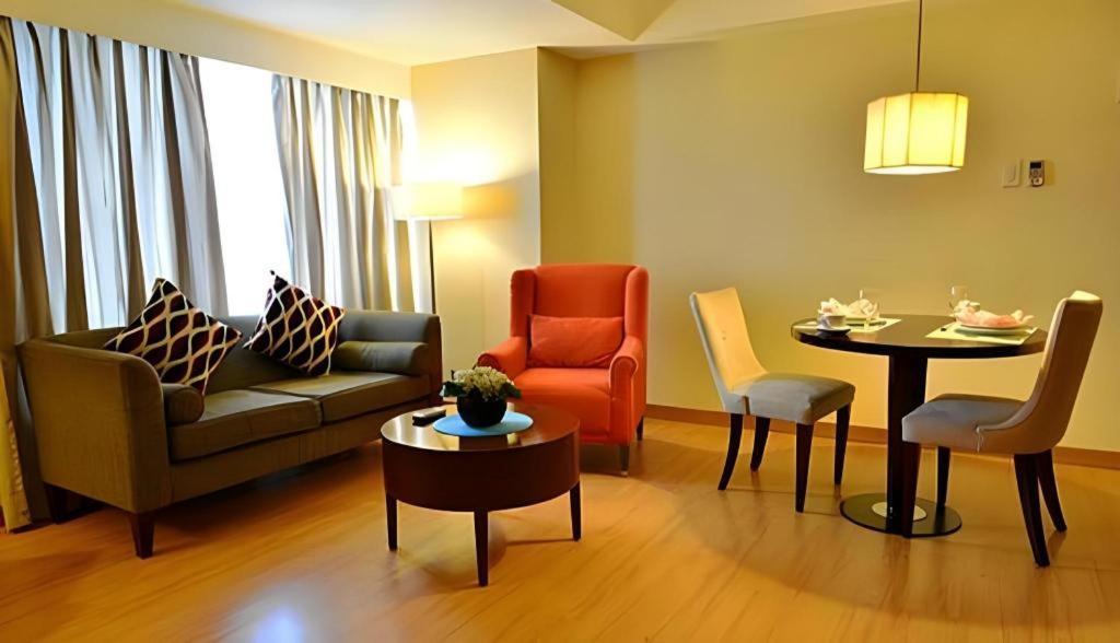 Mandaluyong Lancaster Hotel Manila מראה חיצוני תמונה