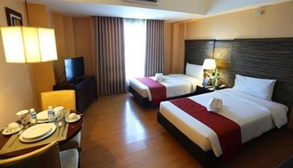 Mandaluyong Lancaster Hotel Manila מראה חיצוני תמונה