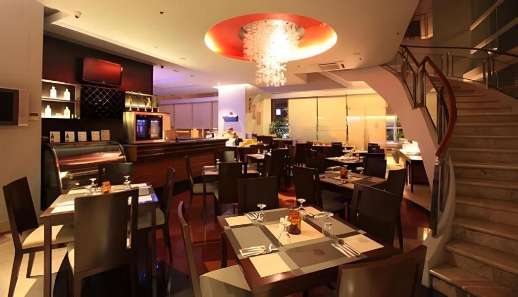 Mandaluyong Lancaster Hotel Manila מראה חיצוני תמונה