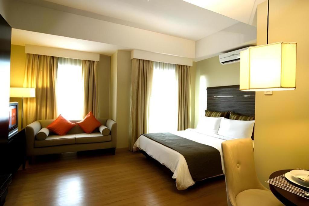 Mandaluyong Lancaster Hotel Manila מראה חיצוני תמונה