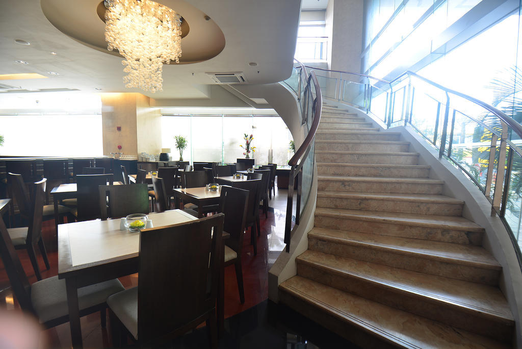 Mandaluyong Lancaster Hotel Manila מראה חיצוני תמונה